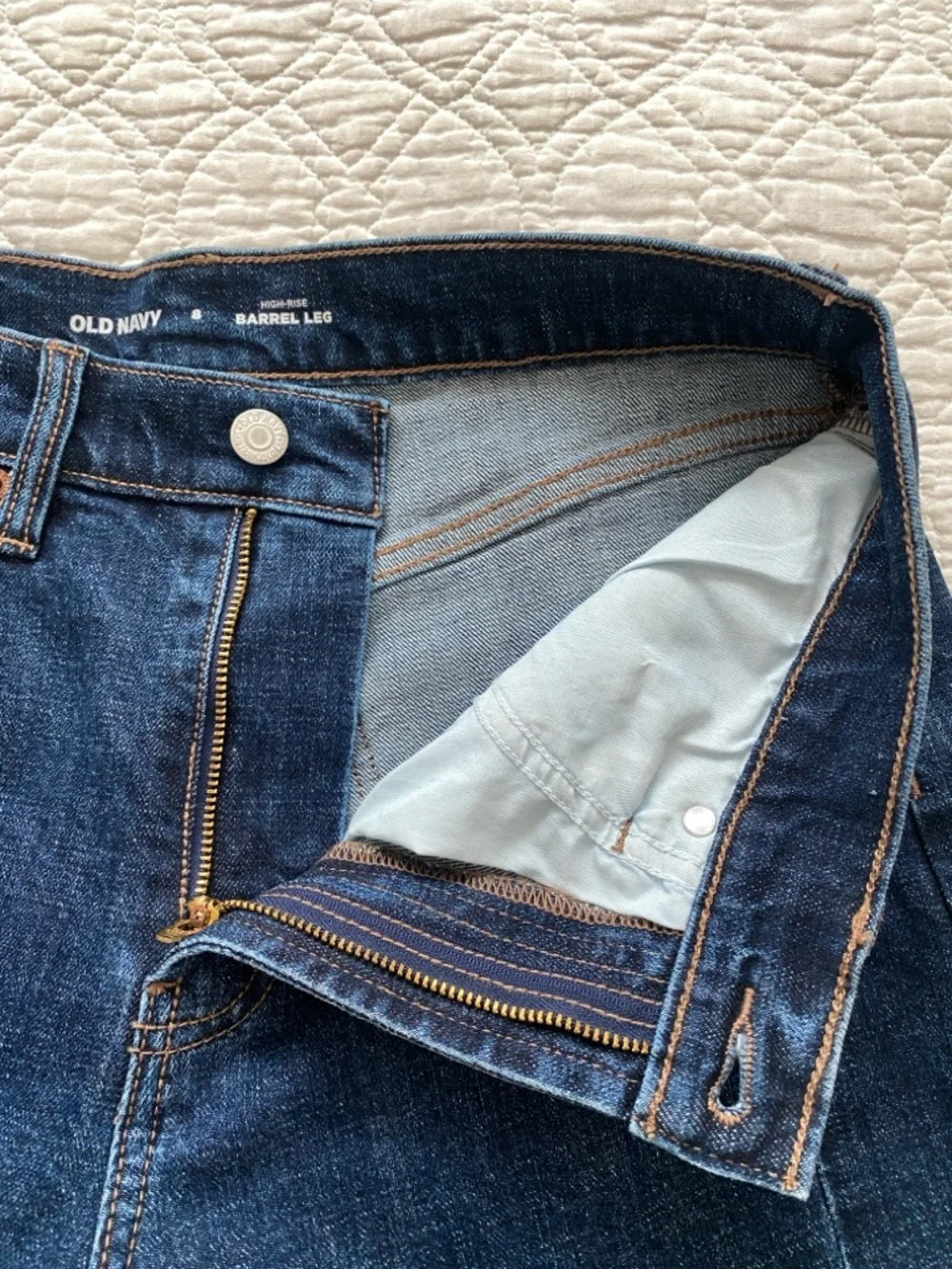 Old Navy Evie High Rise Barrel Leg Dark Wash Trending Jeans Size 8 - Picture 11 of 16